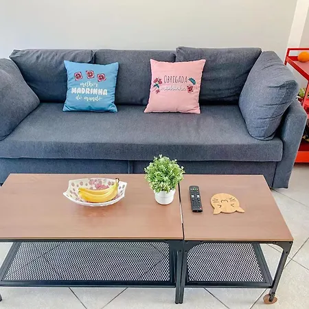 Seaside In A Peniche Townhouse Featuring A Private Bathroom And Shared Access To The Swimming Pool And Kitchen Δωμάτια σε οικογενειακή κατοικία